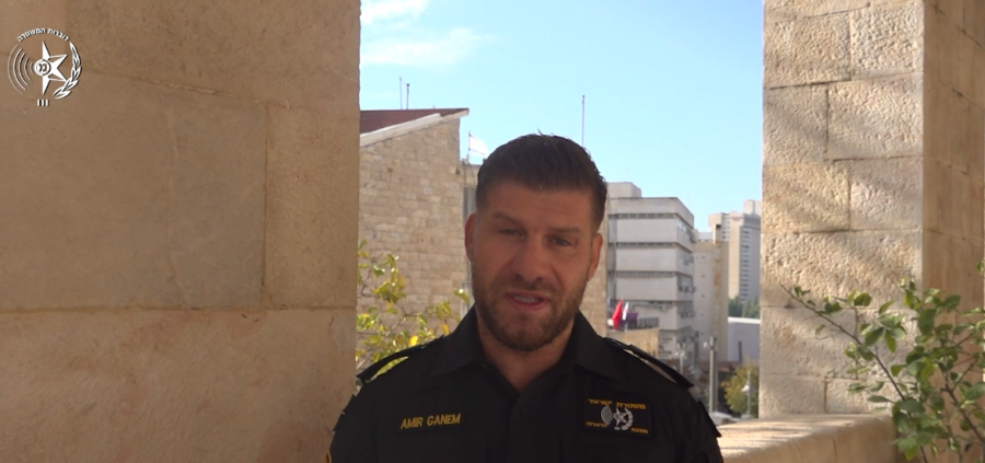 القدس : اعتقال حّراس امن بتهريب عمال بدون تصاريح مقابل رشاوي | فيديو